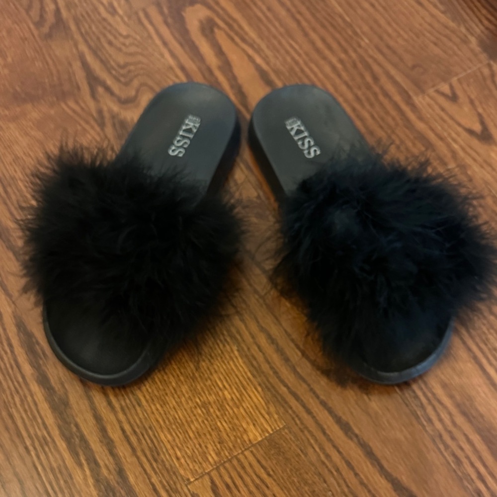 Kiss Black Fluffy Slide Sandals